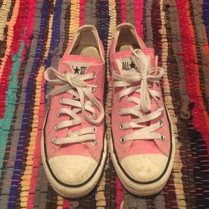 Pink converse low top